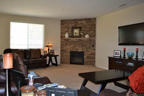 3364 Carlsbad Ct, Redding, CA 96002 photo 3