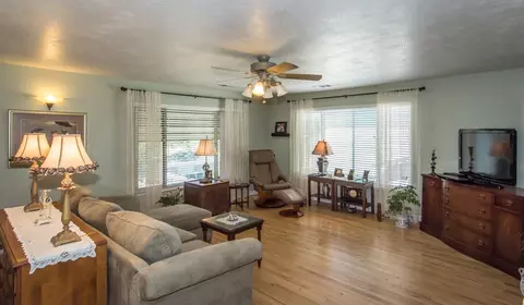 1615 Walnut Ave, Redding, CA 96001 photo 3