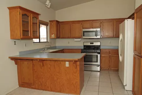 2117 Tiburon Dr, Redding, CA 96003 photo 4