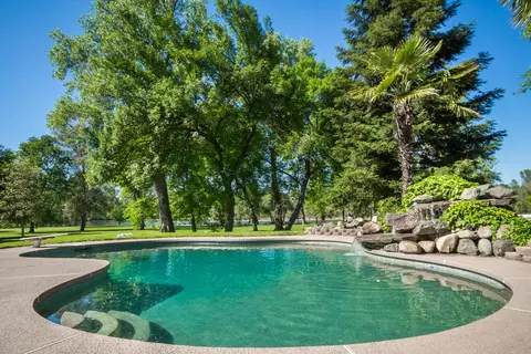19130 River Crest Dr, Anderson, CA 96007 photo 2