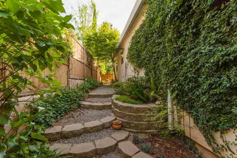 3520 Sunset Dr, Redding, CA 96001 photo 56