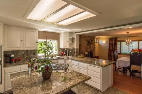 3050 Valentine Ln, Redding, CA 96001 photo 3