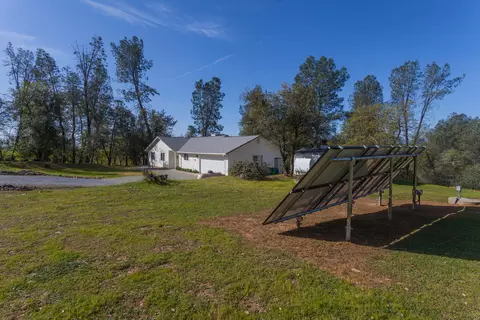 20590 Terri Lee, Redding, CA 96003 photo 2