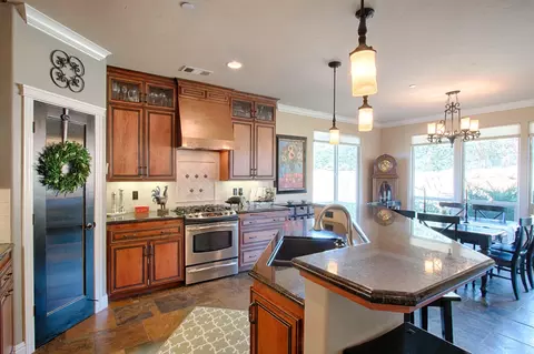 4642 Nantucket Dr, Redding, CA 96001 photo 6