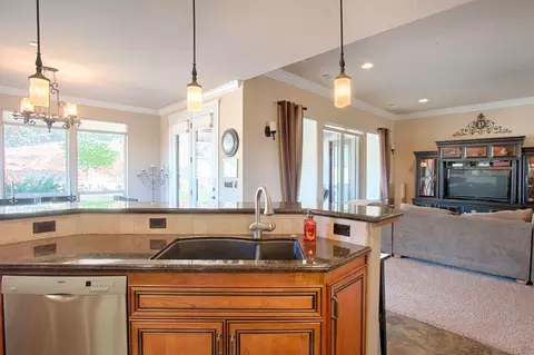 4642 Nantucket Dr, Redding, CA 96001 photo 8