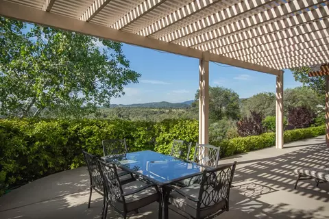 3297 Stanford Dr, Redding, CA 96003 photo 2