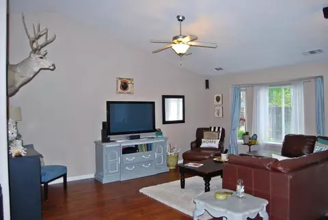 1910 Heller Ln, Redding, CA 96001 photo 2