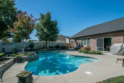 569 El Mango Dr, Redding, CA 96003 photo 1