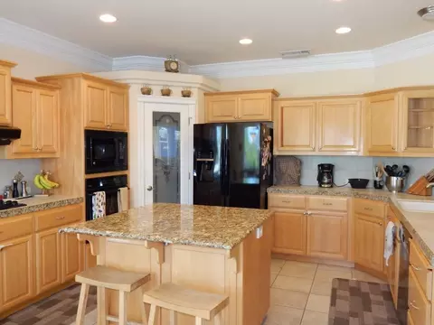 408 Amherst Pl, Redding, CA 96003 photo 8
