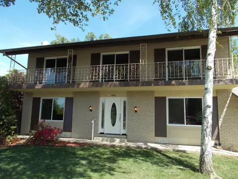 404 Woodacre Dr, Redding, CA 96002 photo 2
