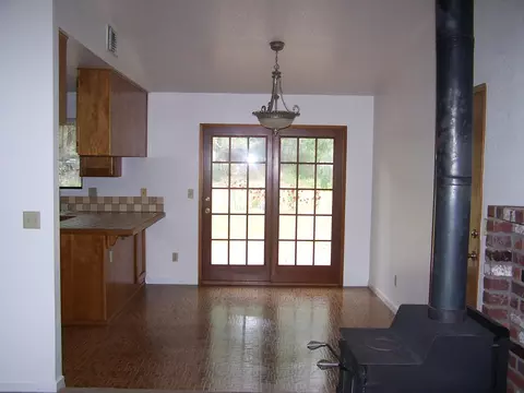 3312 Harlan Dr, Redding, CA 96003 photo 2