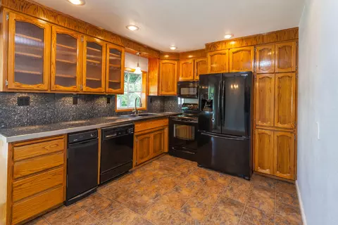 1961 Lindeena Ln, Redding, CA 96002 photo 11