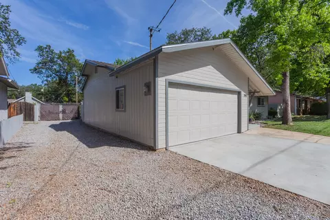 1961 Lindeena Ln, Redding, CA 96002 photo 3