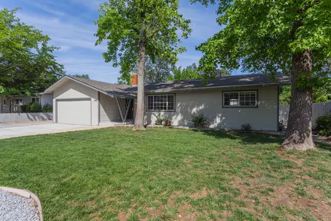 1961 Lindeena Ln, Redding, CA 96002 photo 2