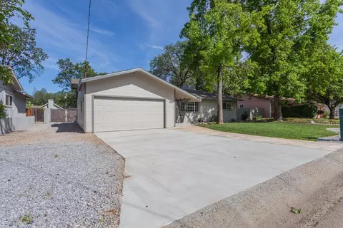 1961 Lindeena Ln, Redding, CA 96002 photo 4