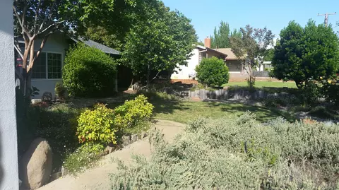 2220 Belladonna St, Redding, CA 96002 photo 2