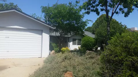 2220 Belladonna St, Redding, CA 96002 photo 1