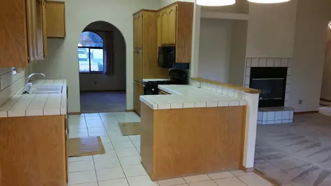 2137 Hacienda St, Redding, CA 96003 photo 2