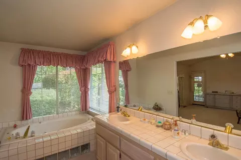 4143 Saratoga Dr, Redding, CA 96002 photo 17