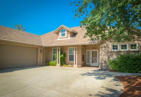 3923 Eagle, Redding, CA 96001 photo 2