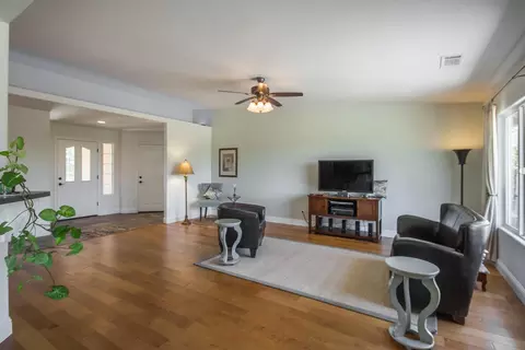 916 Collyer Dr, Redding, CA 96003 photo 2