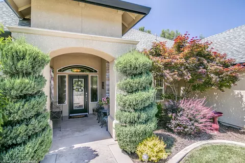 4806 Saint Charles Dr, Redding, CA 96002 photo 7