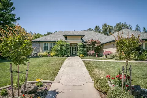 4806 Saint Charles Dr, Redding, CA 96002 photo 2