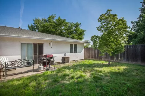 2497 Girvan Rd, Redding, CA 96001 photo 2