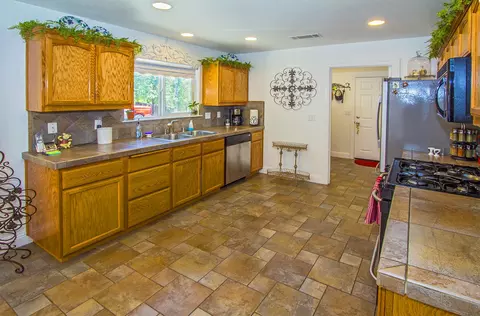 19634 Kaiser Ln, Redding, CA 96003 photo 5