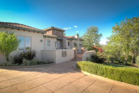 898 Palatine Ct, Redding, CA 96001 photo 2