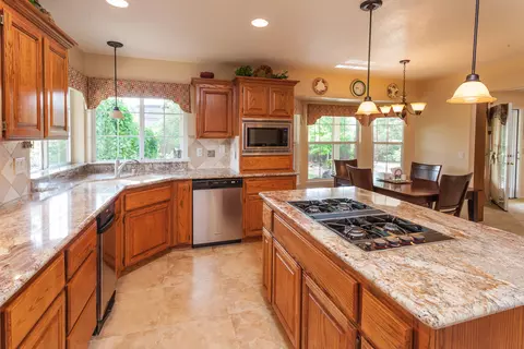 4167 Saratoga Dr, Redding, CA 96002 photo 3