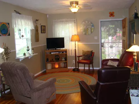 1635 Jay St, Redding, CA 96001 photo 2