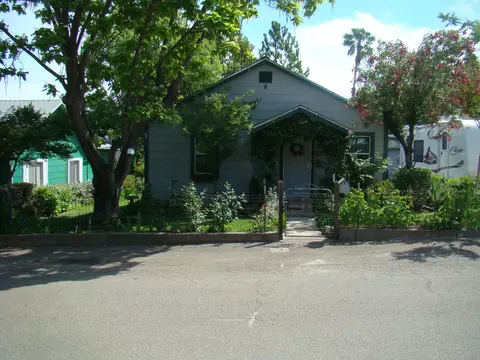 1635 Jay St, Redding, CA 96001 photo 1