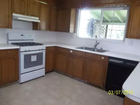646 Estate St, Redding, CA 96002 photo 5