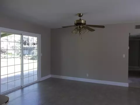 646 Estate St, Redding, CA 96002 photo 4