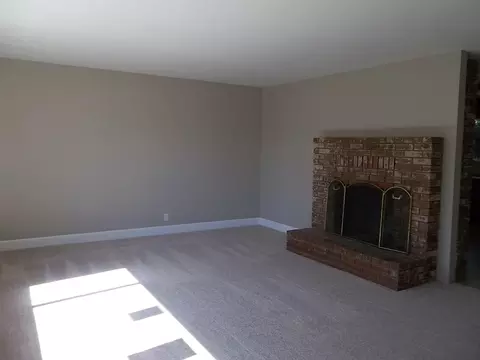 646 Estate St, Redding, CA 96002 photo 3