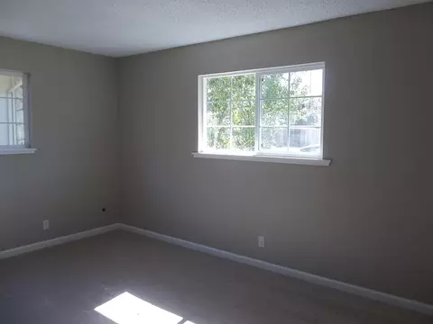 646 Estate St, Redding, CA 96002 photo 10