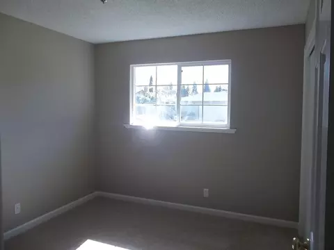 646 Estate St, Redding, CA 96002 photo 9