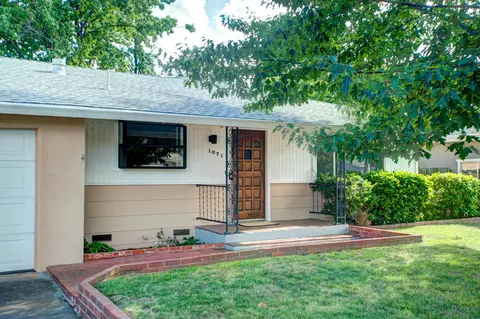 1071 Lorraine Dr, Redding, CA 96002 photo 2