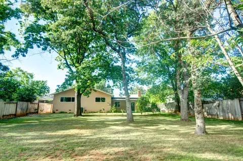 1071 Lorraine Dr, Redding, CA 96002 photo 5