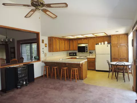 1951 Cumberland Dr, Redding, CA 96001 photo 11