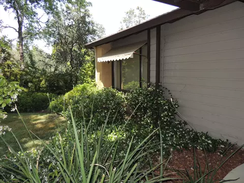 1951 Cumberland Dr, Redding, CA 96001 photo 4