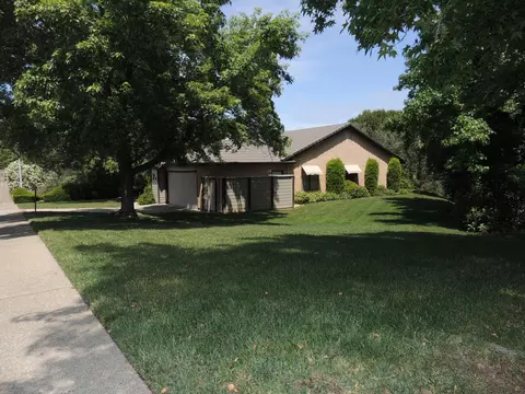 1951 Cumberland Dr, Redding, CA 96001 photo 3