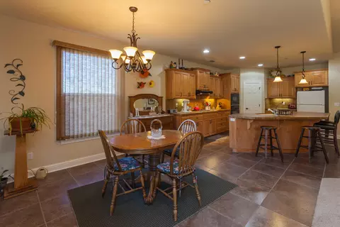 720 Bellagio, Redding, CA 96003 photo 14