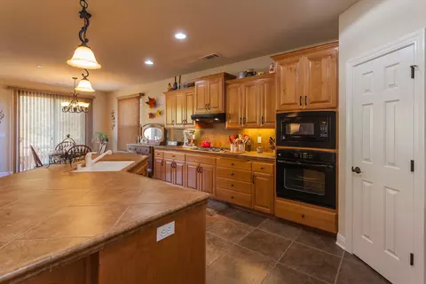 720 Bellagio, Redding, CA 96003 photo 10