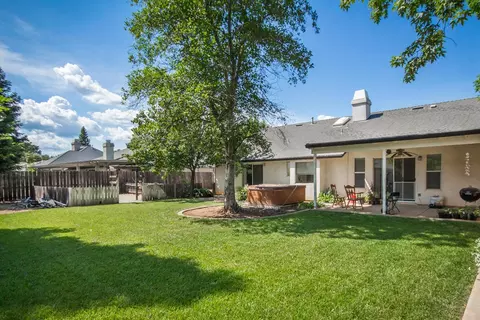 2487 Castlewood Dr, Redding, CA 96002 photo 2