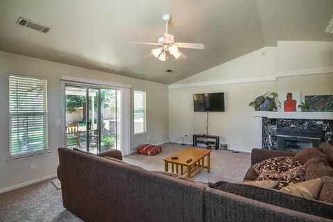 2487 Castlewood Dr, Redding, CA 96002 photo 4