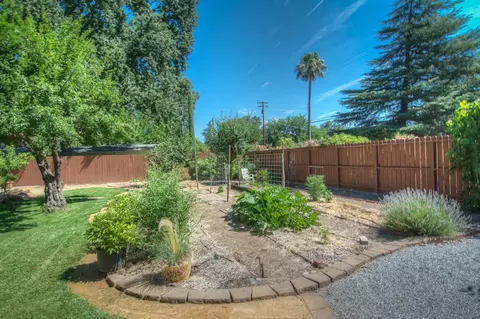 3352 Wortley Ln, Redding, CA 96001 photo 2