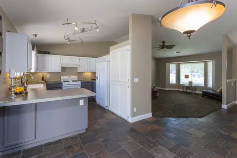 2888 Salmonberry Dr, Redding, CA 96003 photo 8