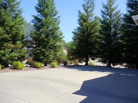 422 Spire Point Dr, Redding, CA 96003 photo 4